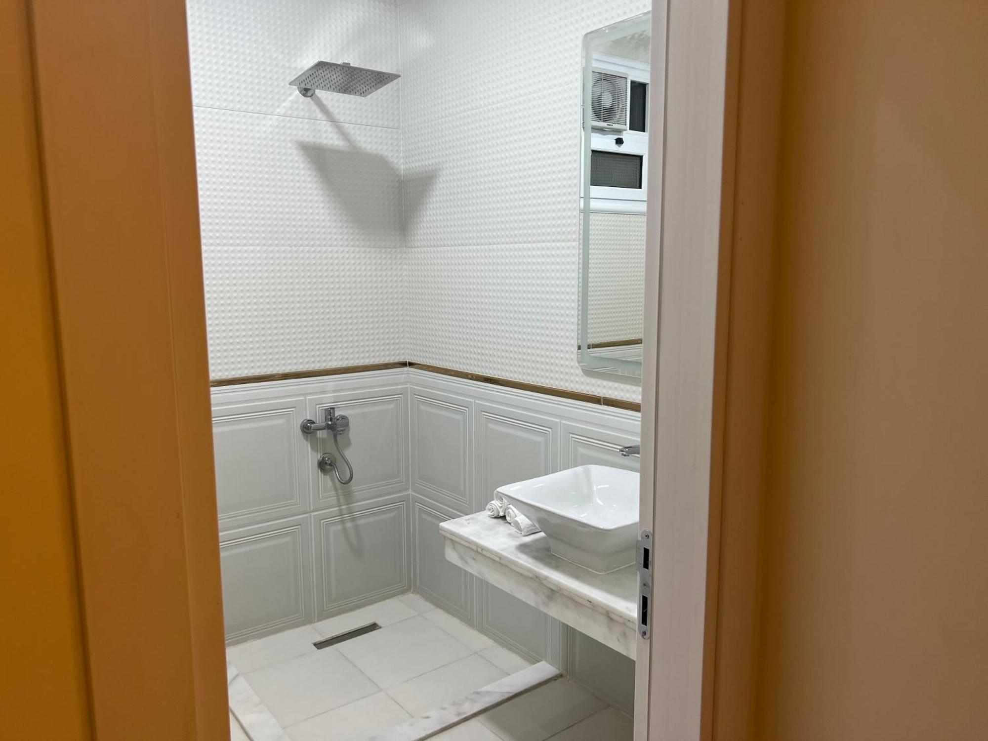 Private In Private In New 90th Street Apartment