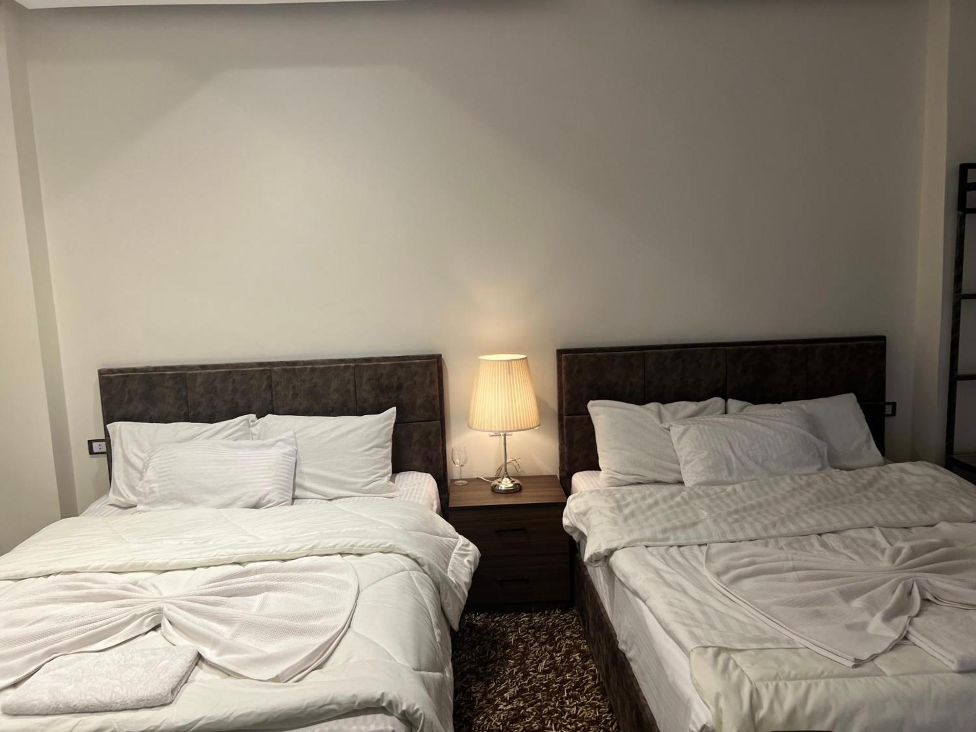 Private In Private In New 90th Street Apartment *