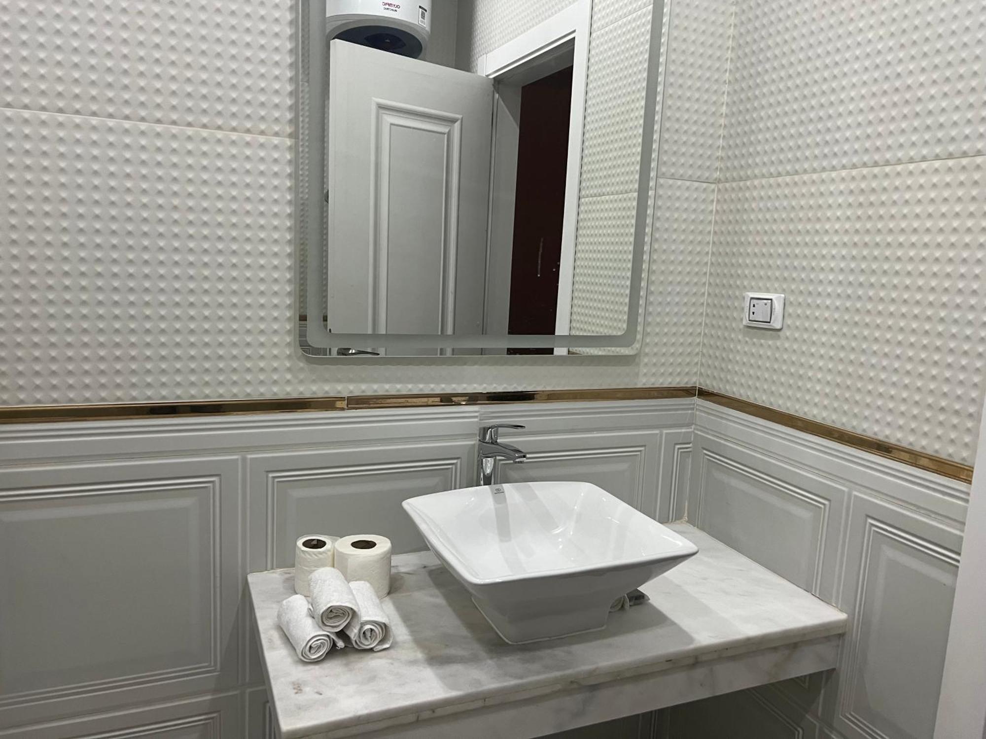 Private In Private In New 90th Street