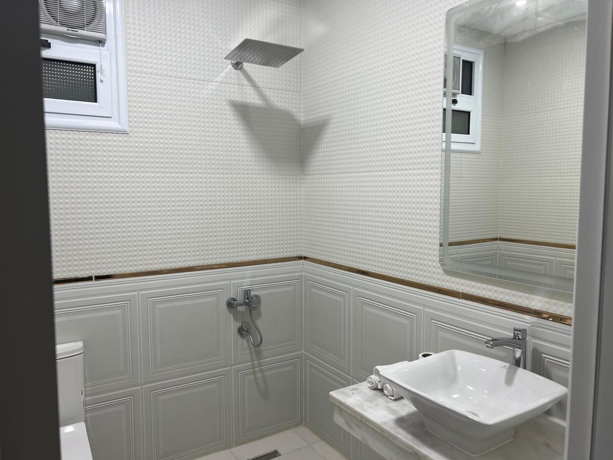 Private In Private In New 90th Street Apartment
