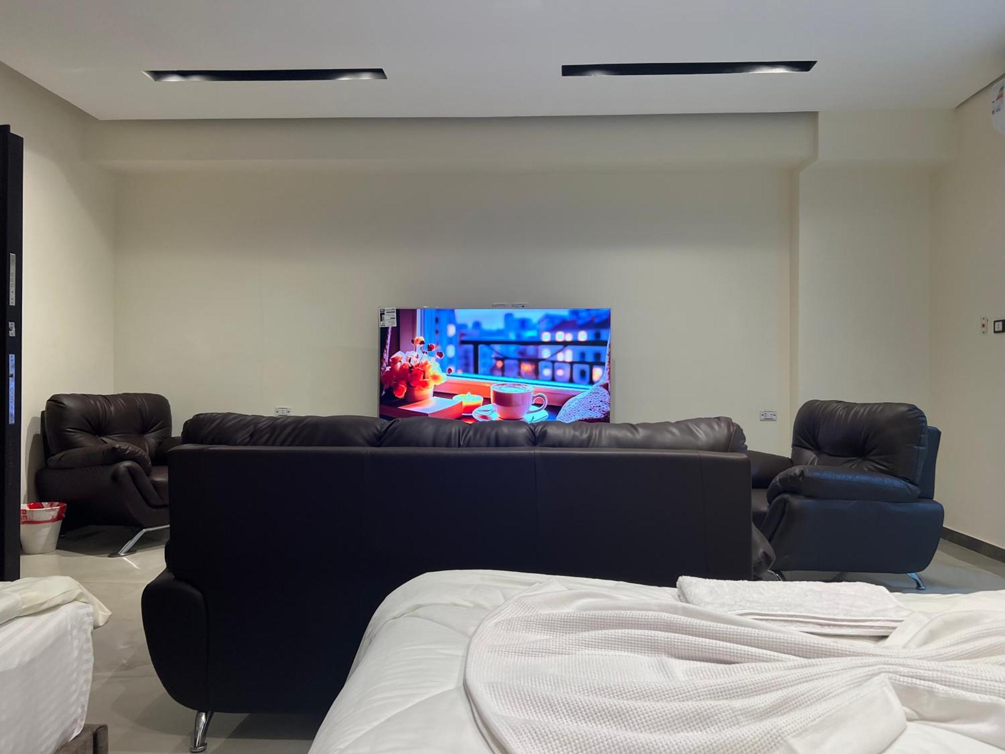 Private In Private In New 90th Street * Il Cairo