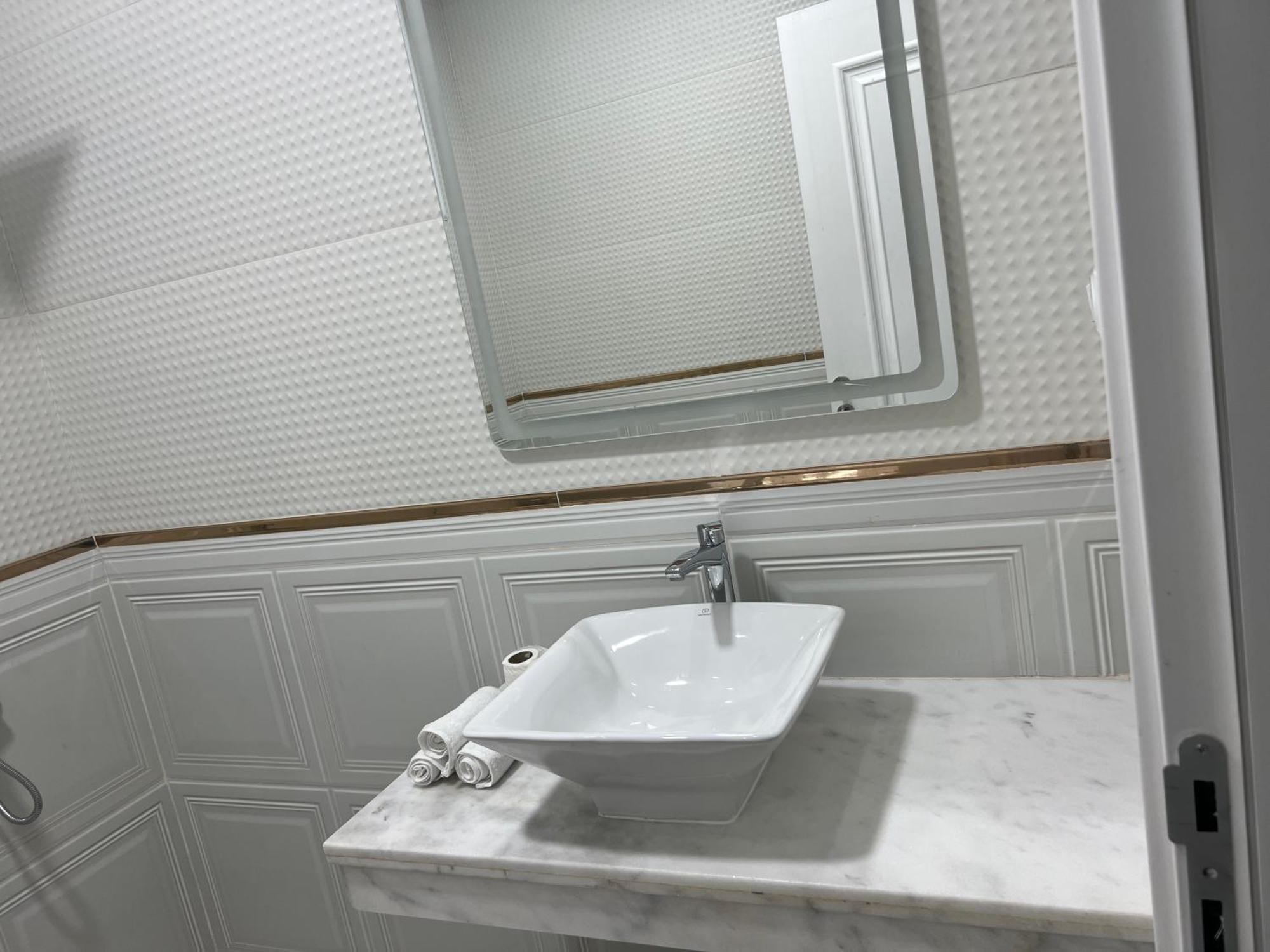 Private In Private In New 90th Street